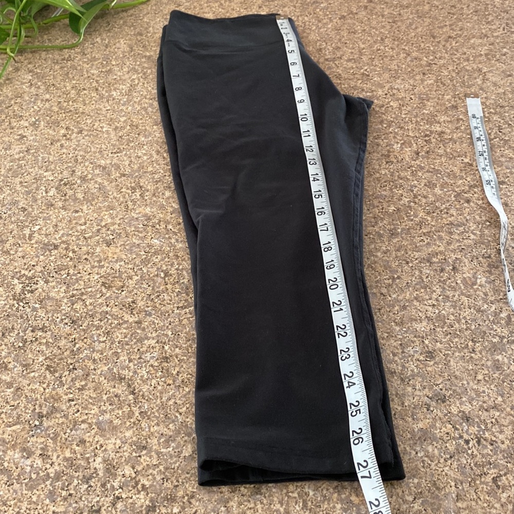 Nike Dri Fit Active Capri Crop Leggings Tights Medium (I think they are black) - Picture 7 of 13